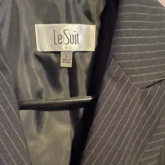 Suite - Picture 2 of 2